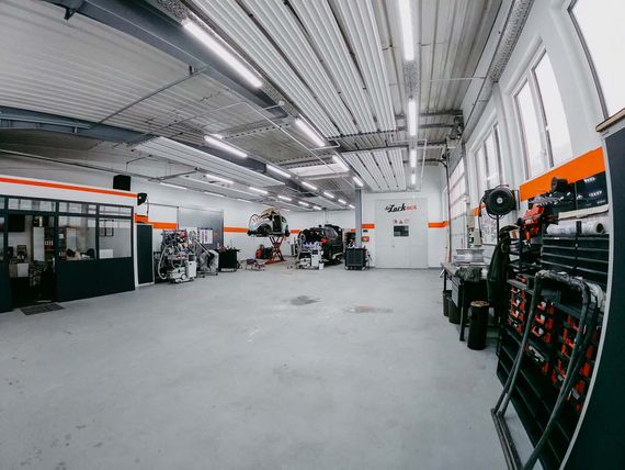 Tesla Reparatur Salzburg